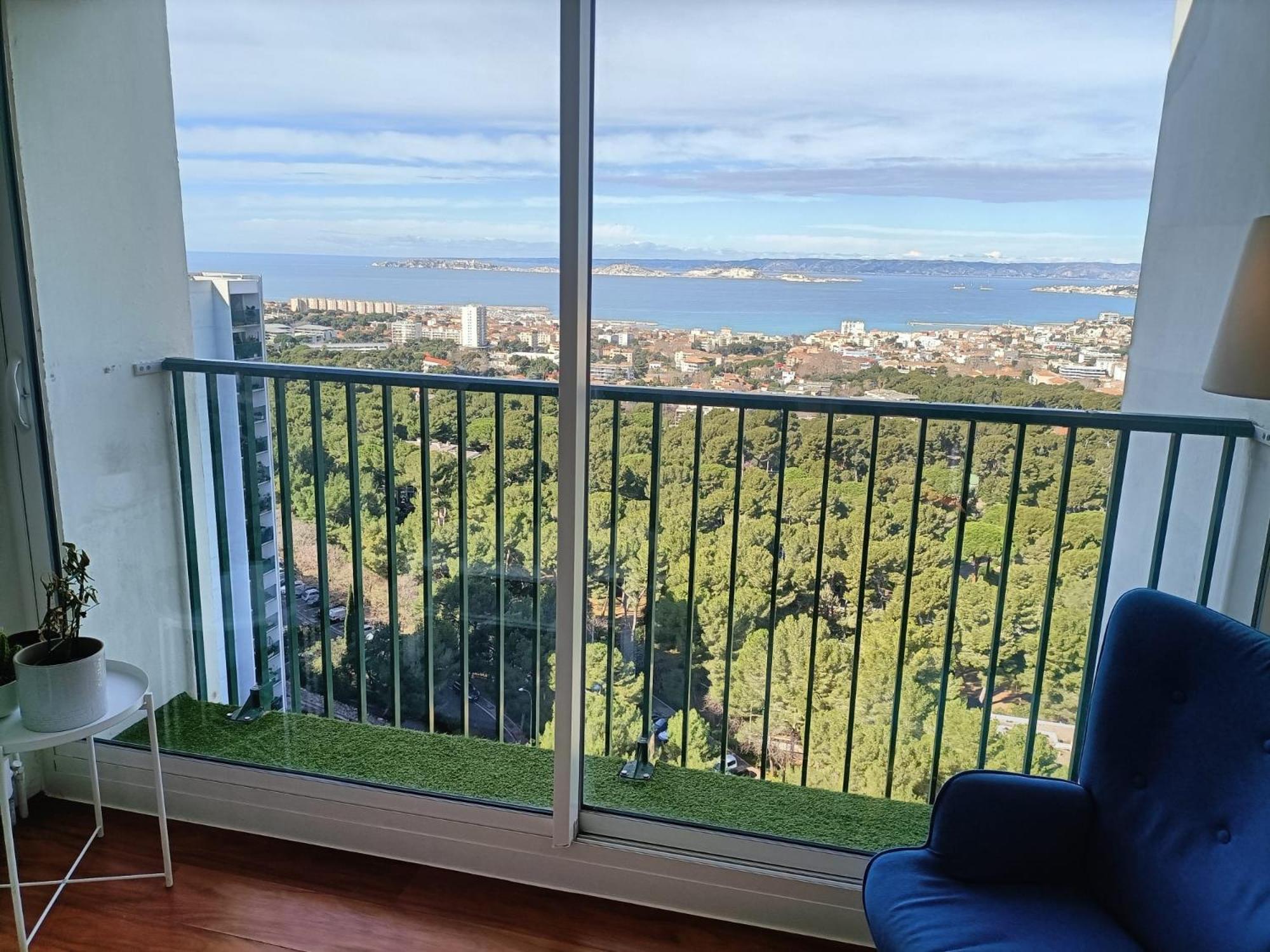 **** Roy D Espagne, Up To 7 People, View In Safe **** Marseille