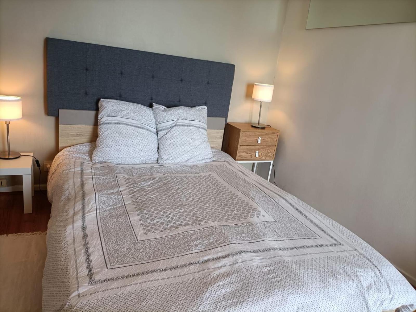 **** Roy D Espagne, Up To 7 People, View In Safe ****