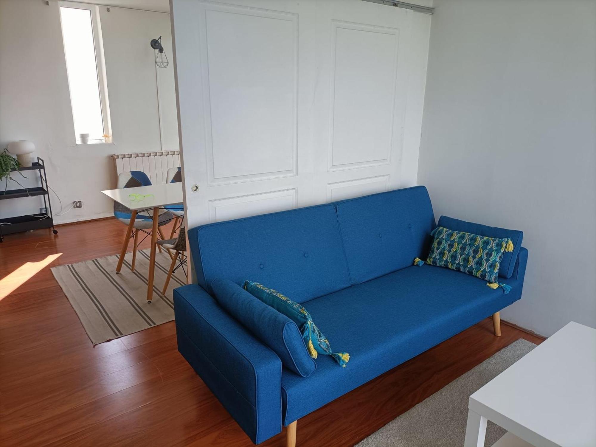 **** Roy D Espagne, Up To 7 People, View In Safe ****