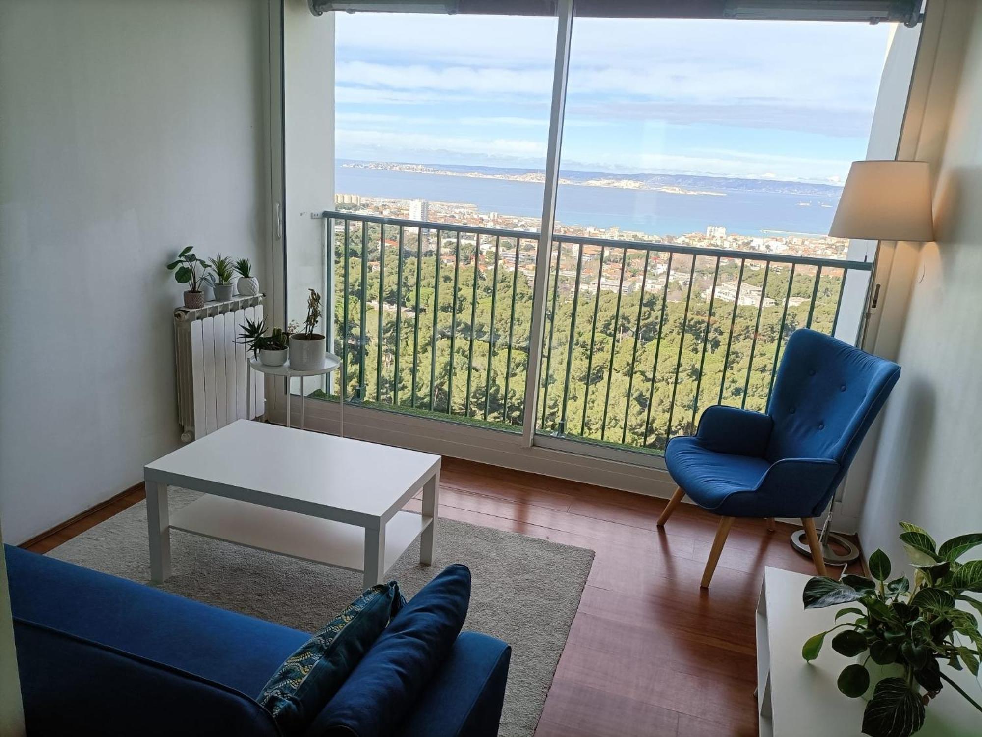 **** Roy D Espagne, Up To 7 People, View In Safe **** * Marseille