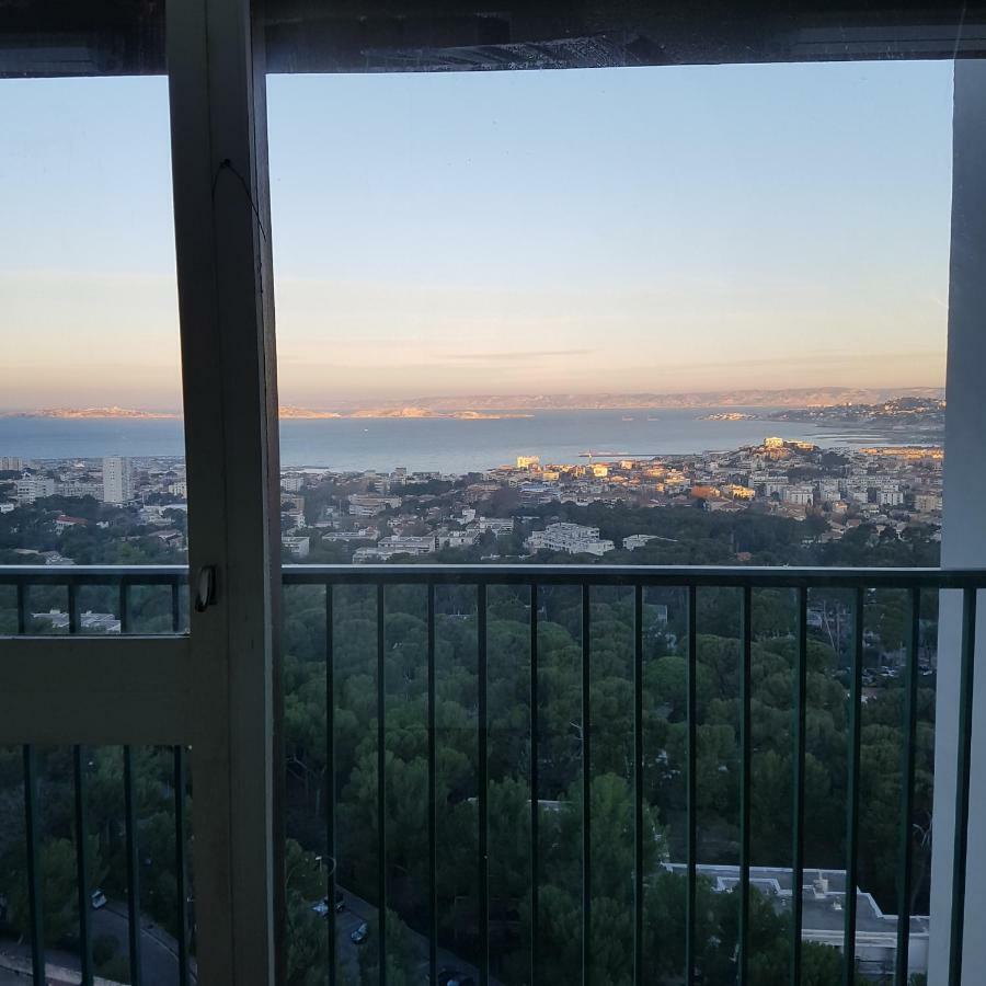 **** Roy D Espagne, Up To 7 People, View In Safe **** Marseille